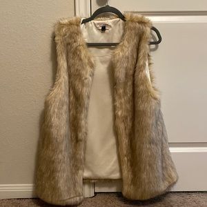 Universal Thread Faux Fur Vest
